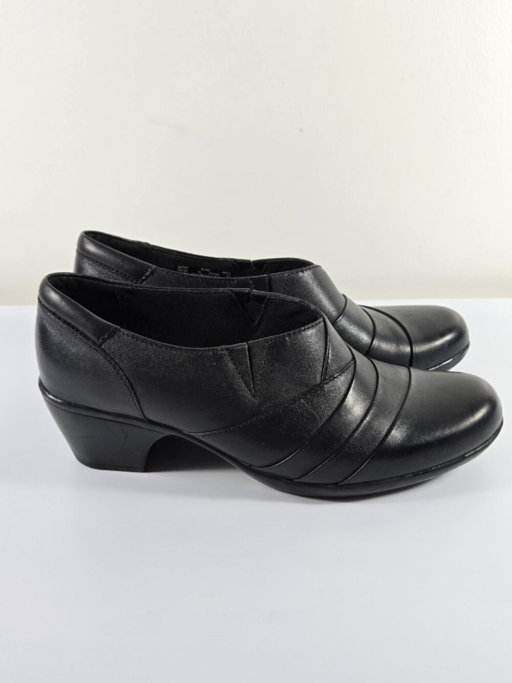 Clarks Bendables Ingalls Loch Womens 9.5 M Black Leather Heels Comfort Shoes